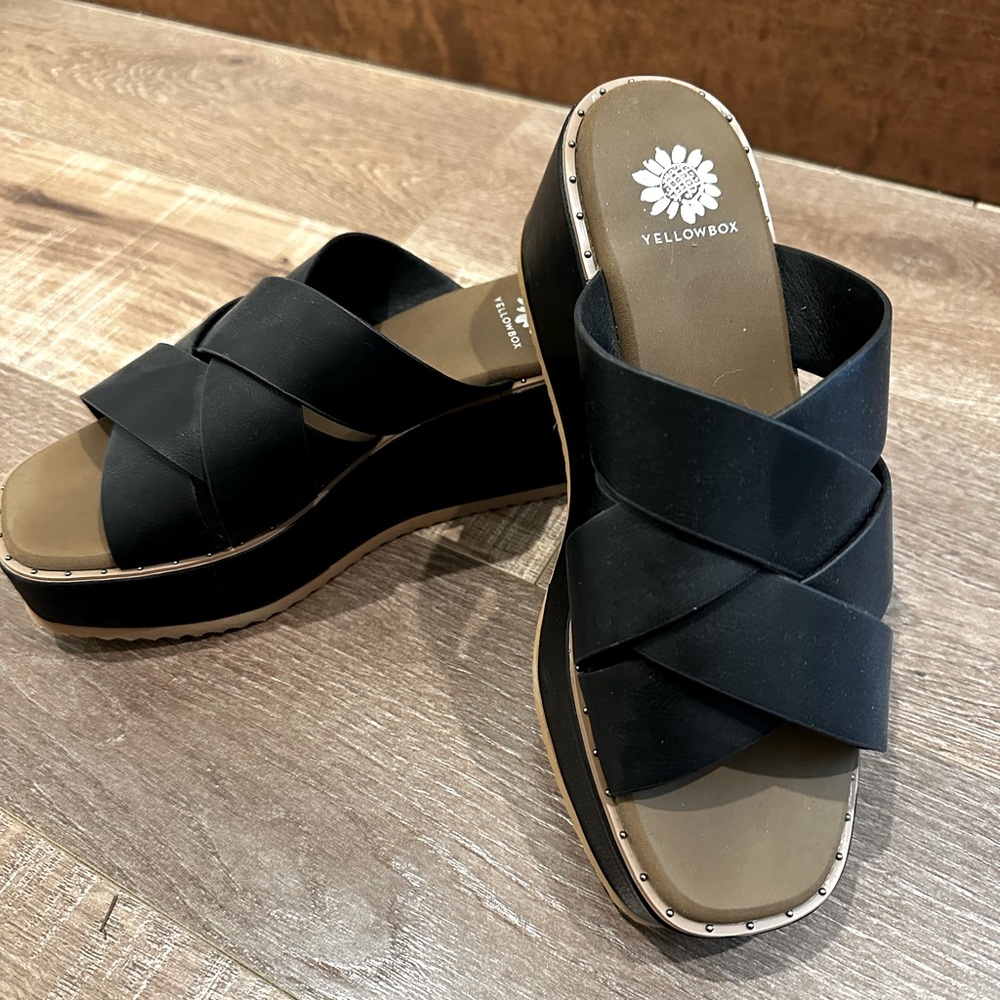 Yellowbox - JOANN chunky black platform slide. Very good condition.  Size 7M